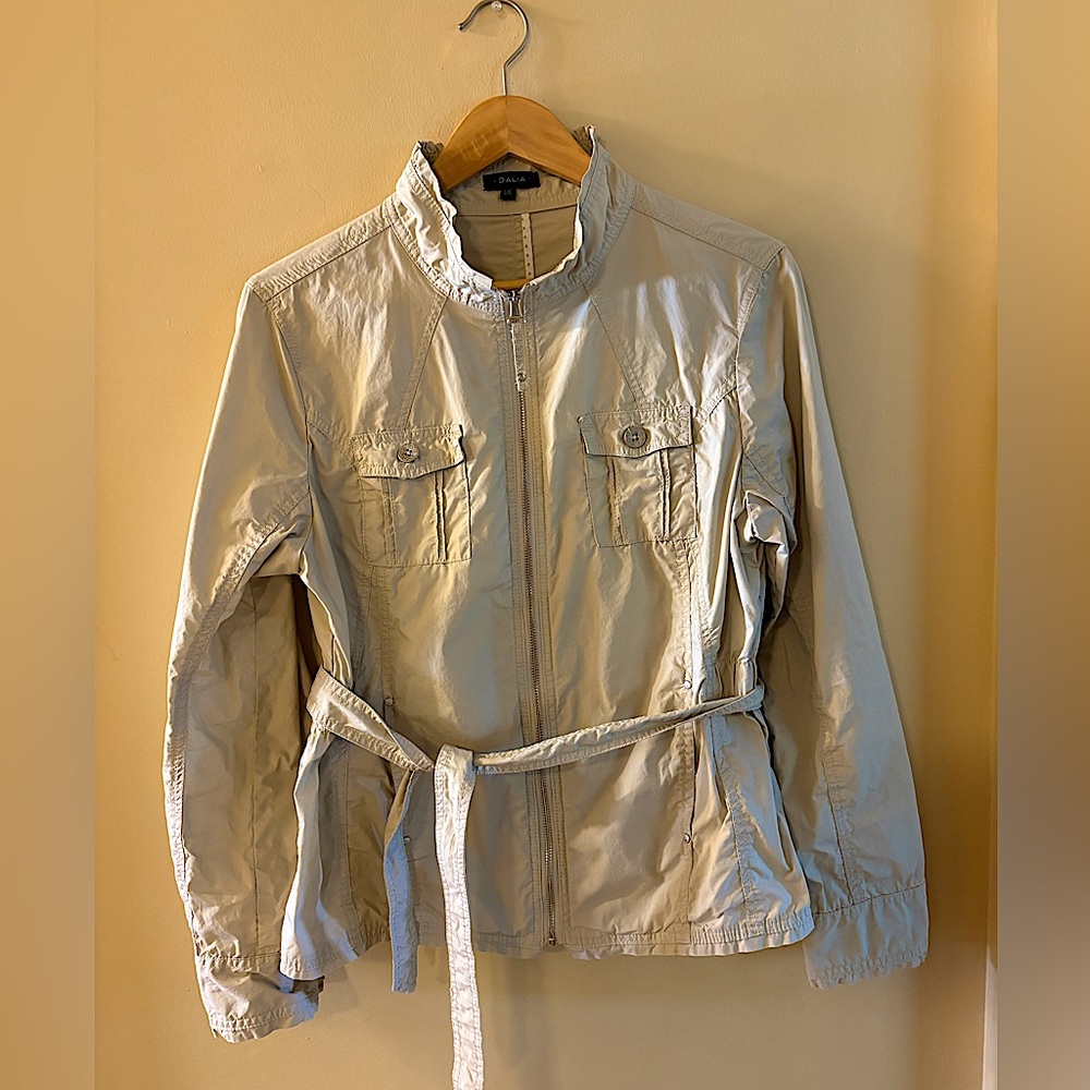 Dalia lightweight beige jacket - size large